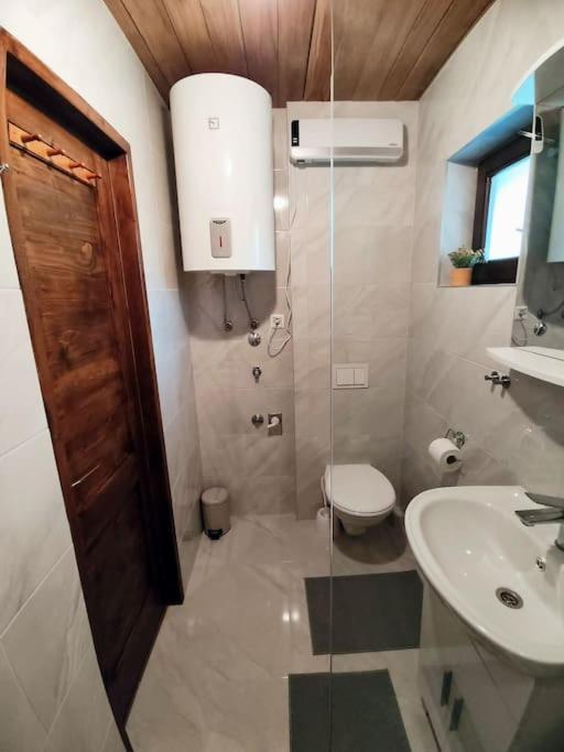 סלוניי Holiday Home The Hive מראה חיצוני תמונה